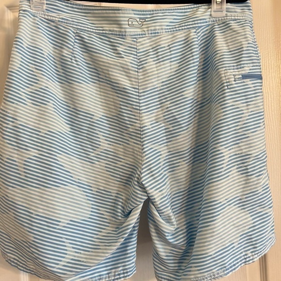 Men size 34 Vineyard Vines shorts, whale logo all around thin lightweight - Picture 5 of 5